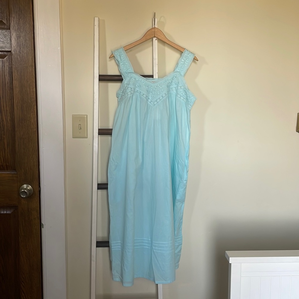 Blue 100% cotton nightgown NWT pockets and delicate details